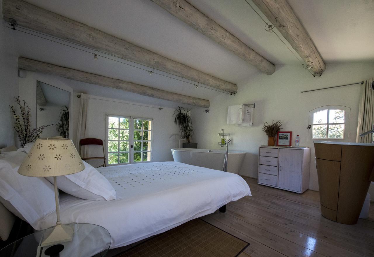 Bed and Breakfast La Ferme Saint-Marc-Jaumegarde Exteriér fotografie